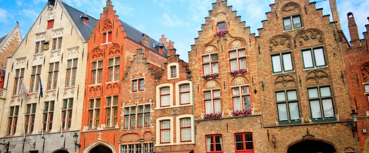 Im Mittelalter wurde die Stadt Brüssel zur Hauptstadt erklärt. In dieser Zeit entstanden diese wunderbaren mittelalterlichen Bauten, die zum Shoppen einladen.